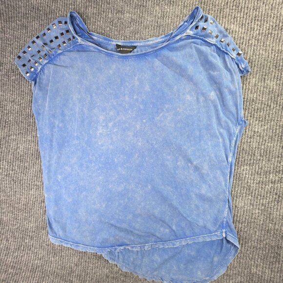 Rock & Republic Shirt Womens L Blue Wash Studded Asymmetrical Hem Top Boho Edgy - Picture 1 of 9